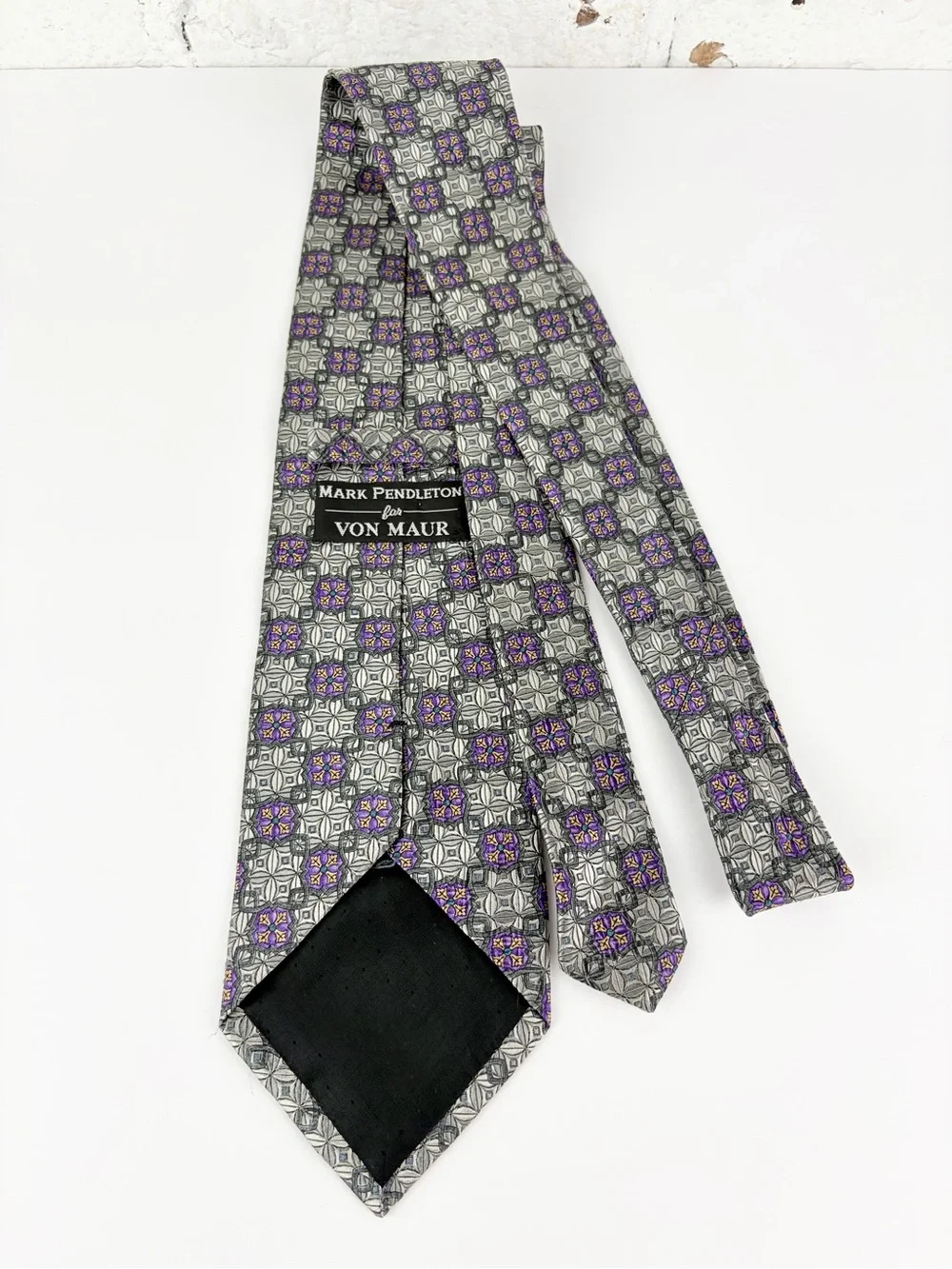 Mark Pendleton Italy Von Maur Purple Grey Polka Dot Hand Made Silk Mens Neck Tie
